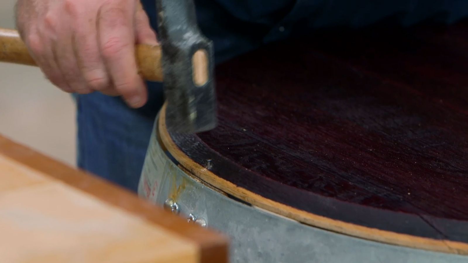 Cómo hacer una mesa con una barrica paso 8
