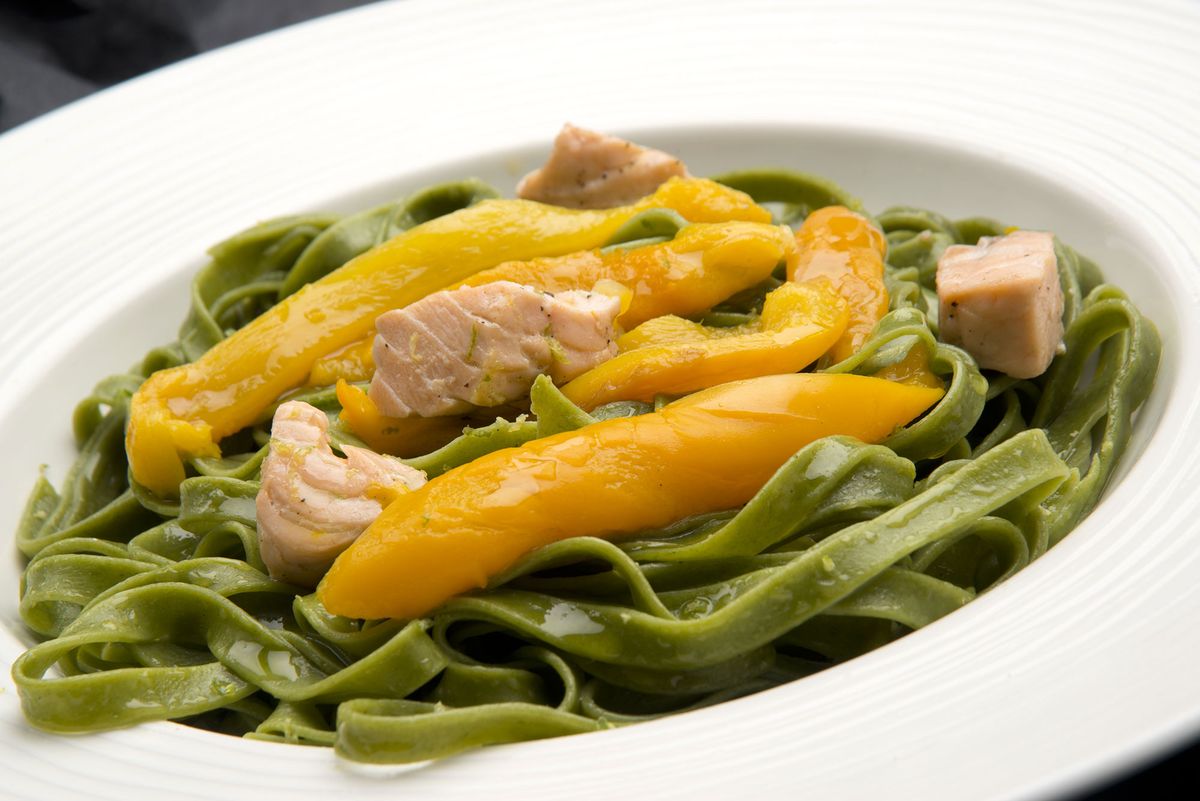 5780 1 Pasta verde picante con salmon (1164) xl