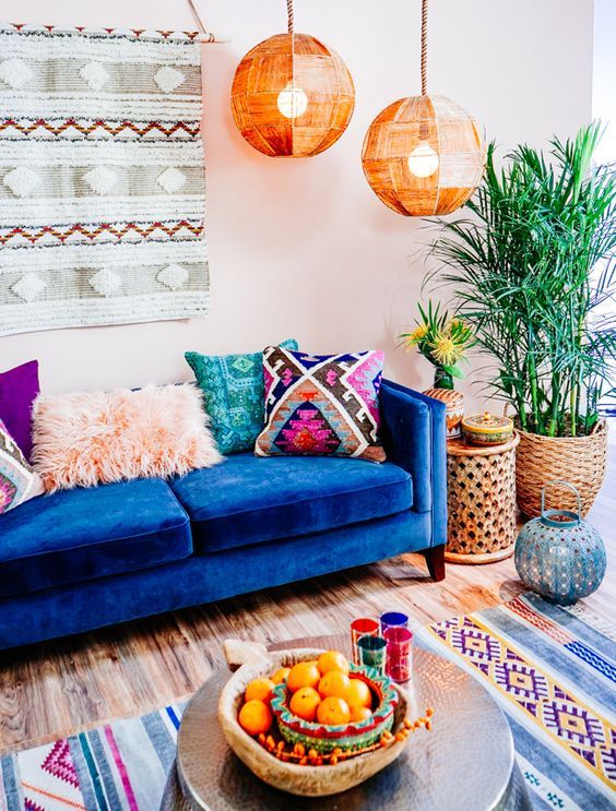 salon sofa azul cojines y texturas pinterest