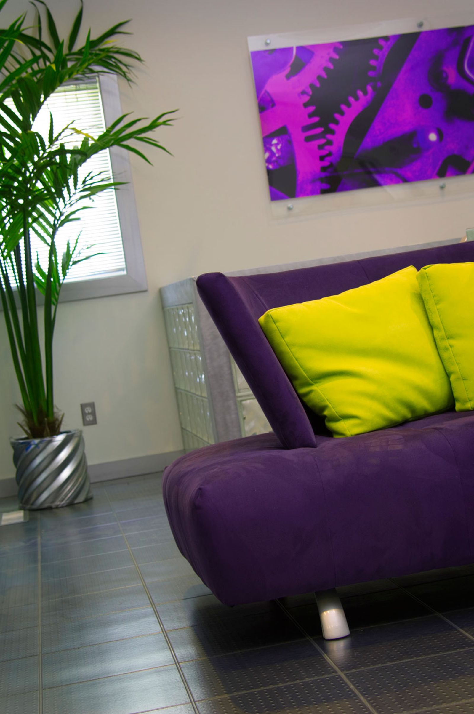 Ideas para combinar un sofá morado o lila 6
