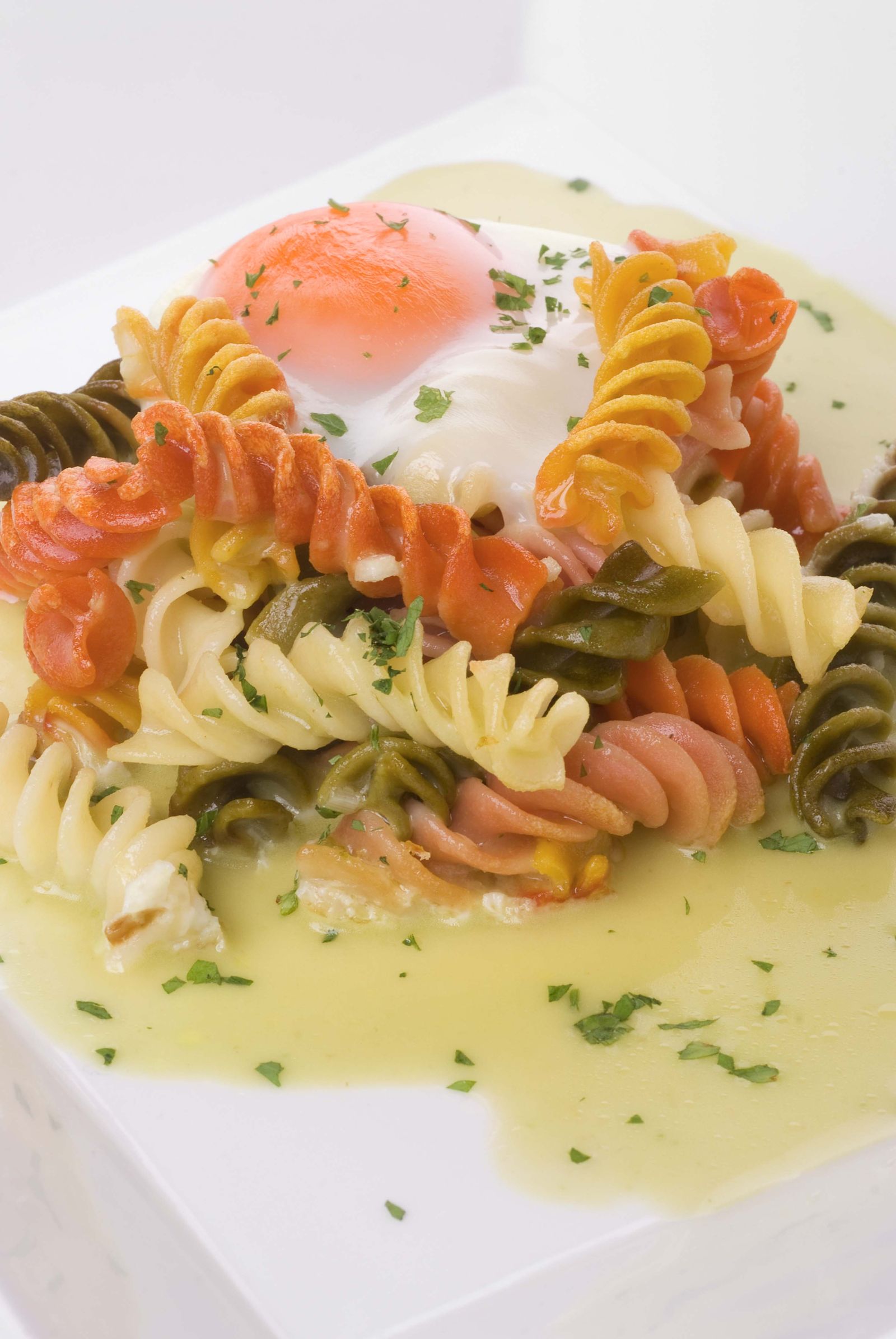 timbal de pasta y huevo con salsa de alcaparras xl