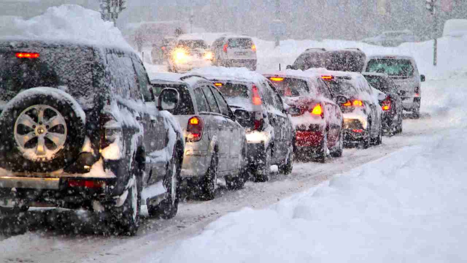 Coches en una carretera nevada