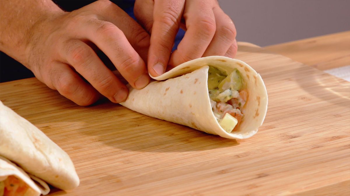 Wrap de pescado con salsa de yogur   Paso 6
