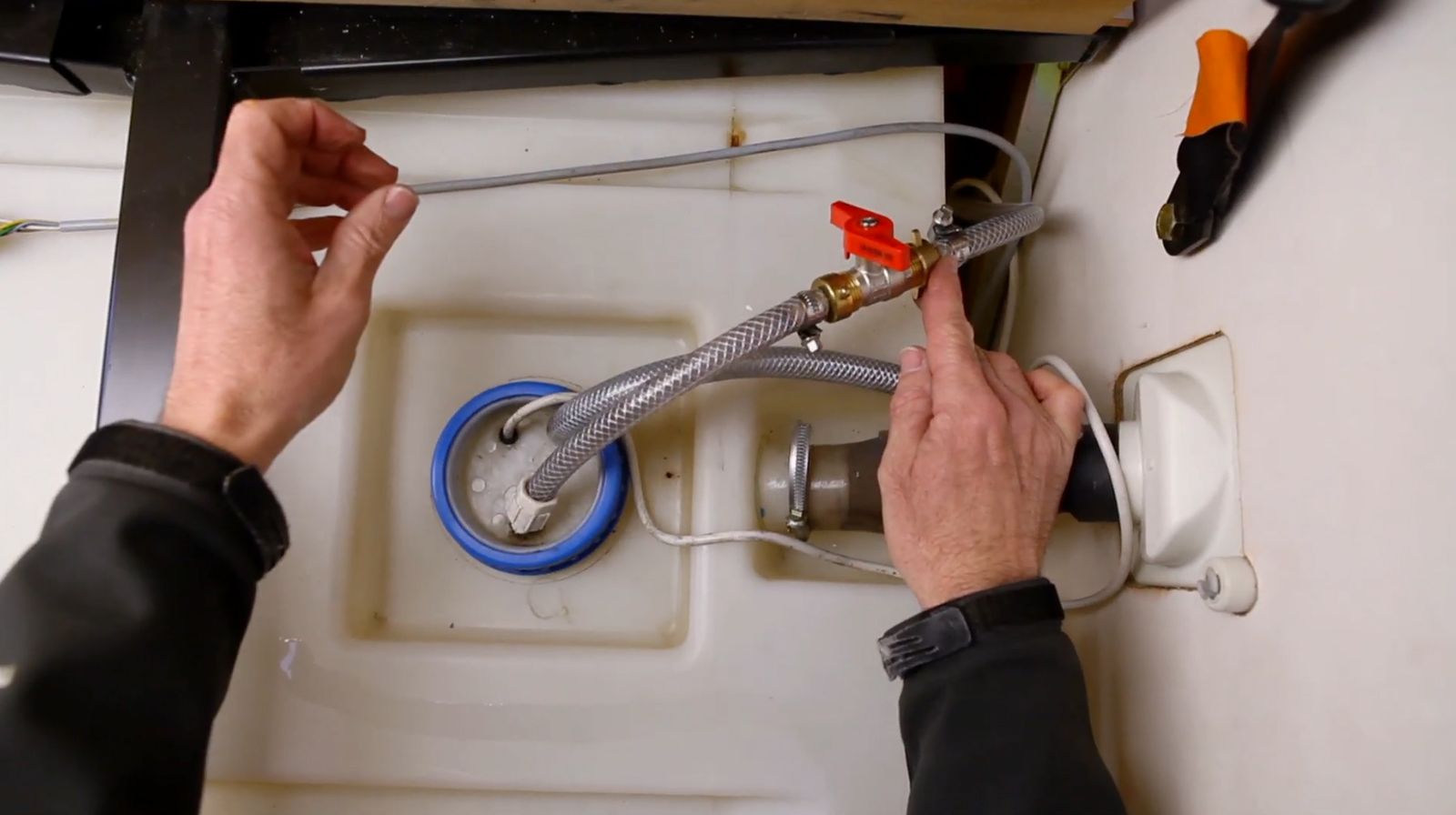 Colocar llave de paso en un tubo de plástico