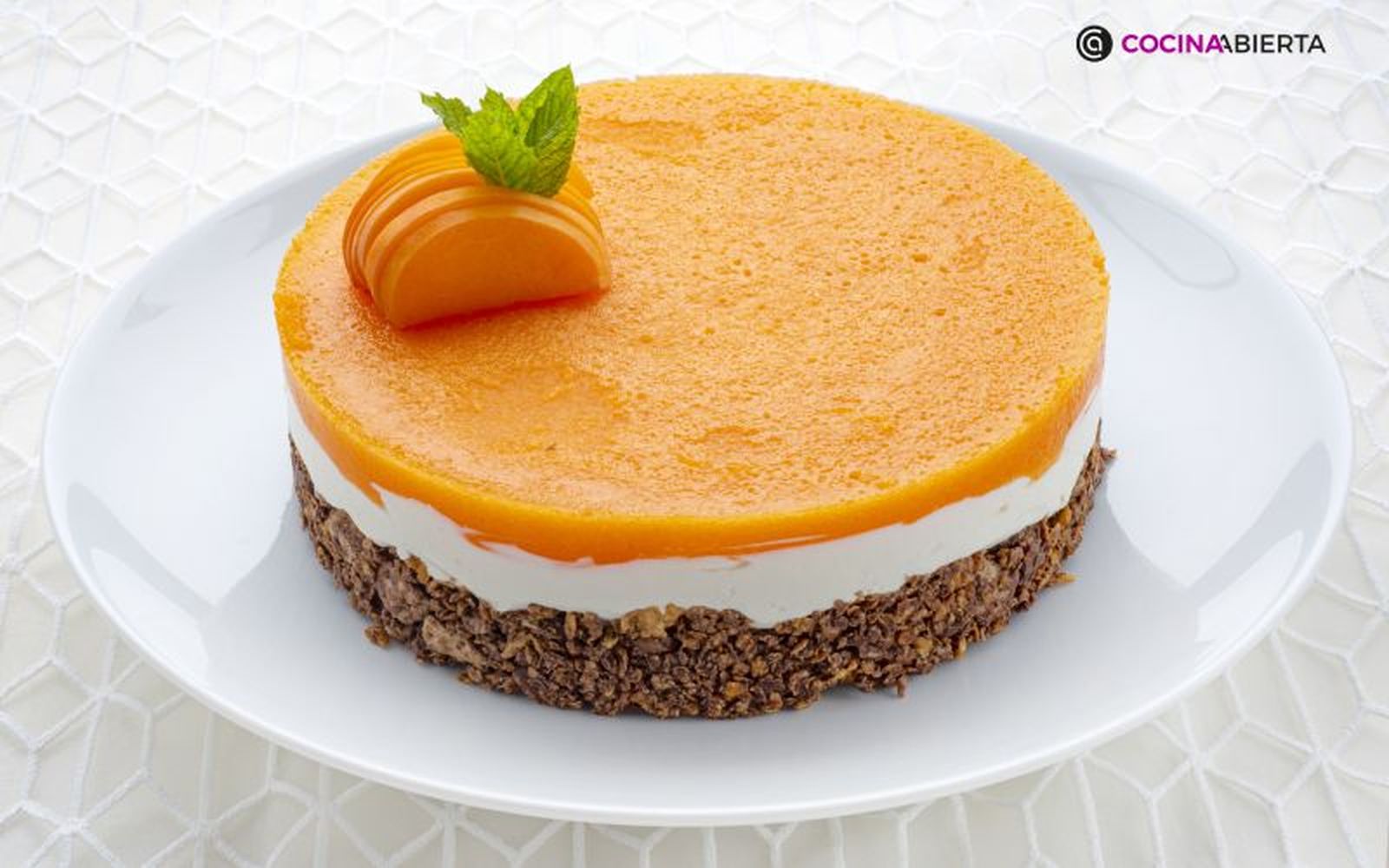 Tarta con fruta de temporada para los cumpleaños veraniegos