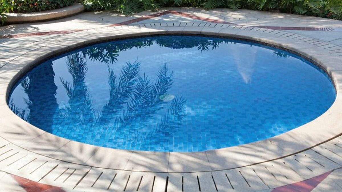 Una piscina redonda