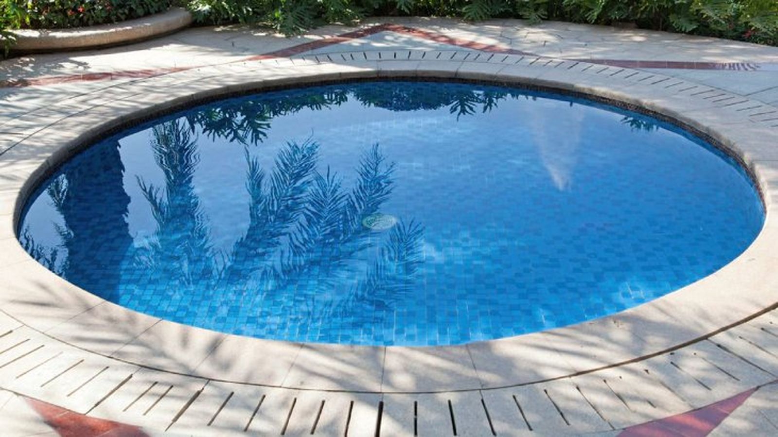 Una piscina redonda