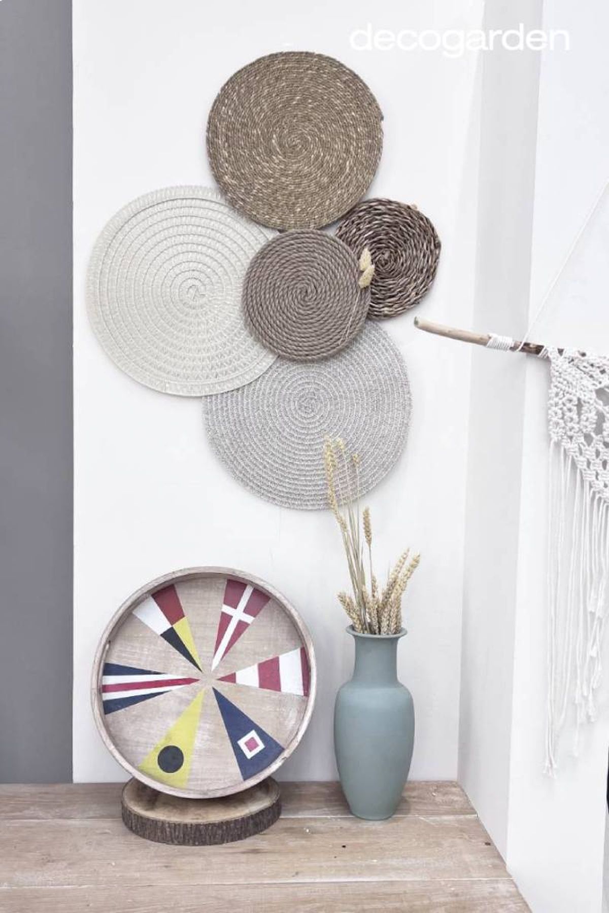 Platos de fibras naturales artesanales.