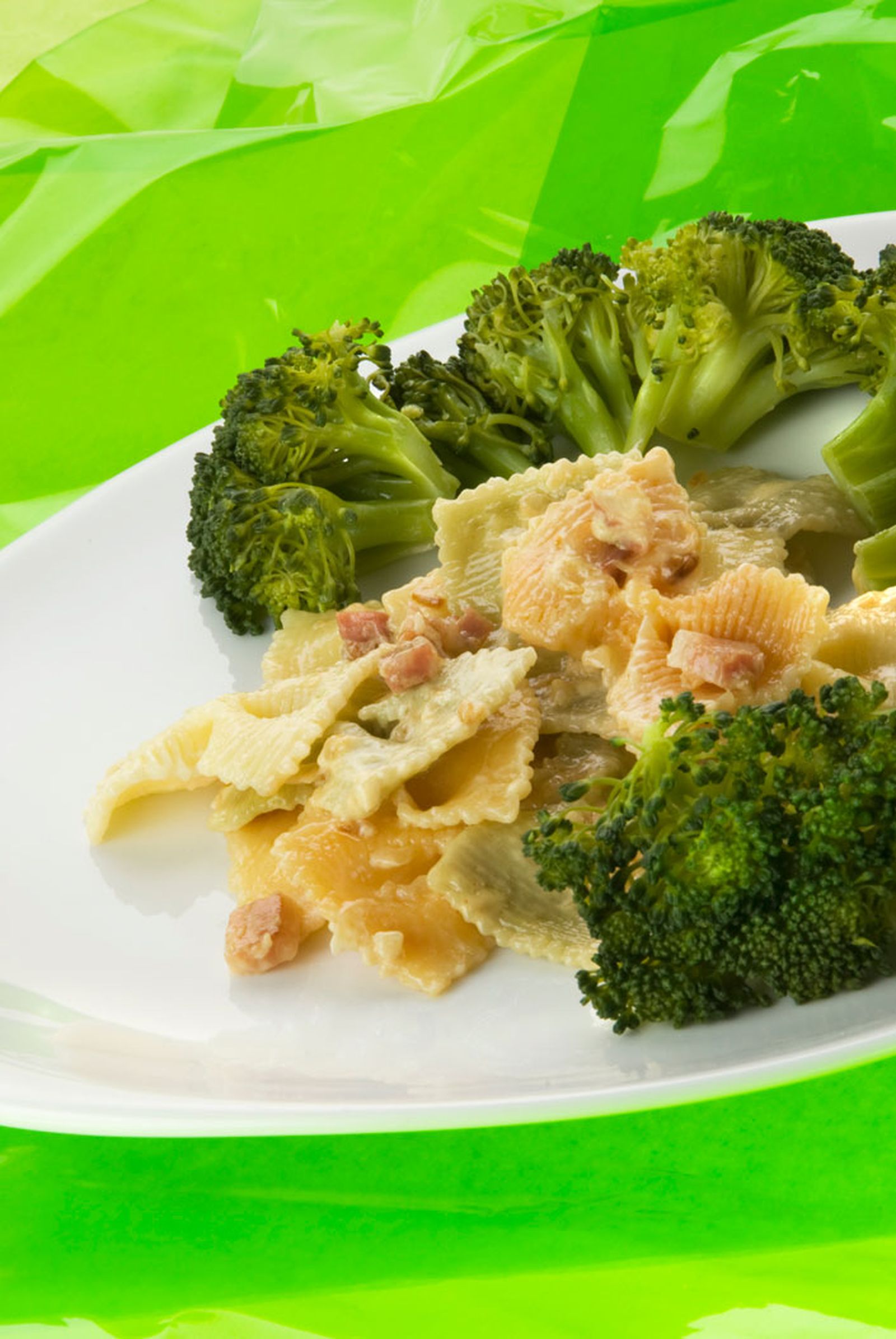 Pasta carbonara con brócoli