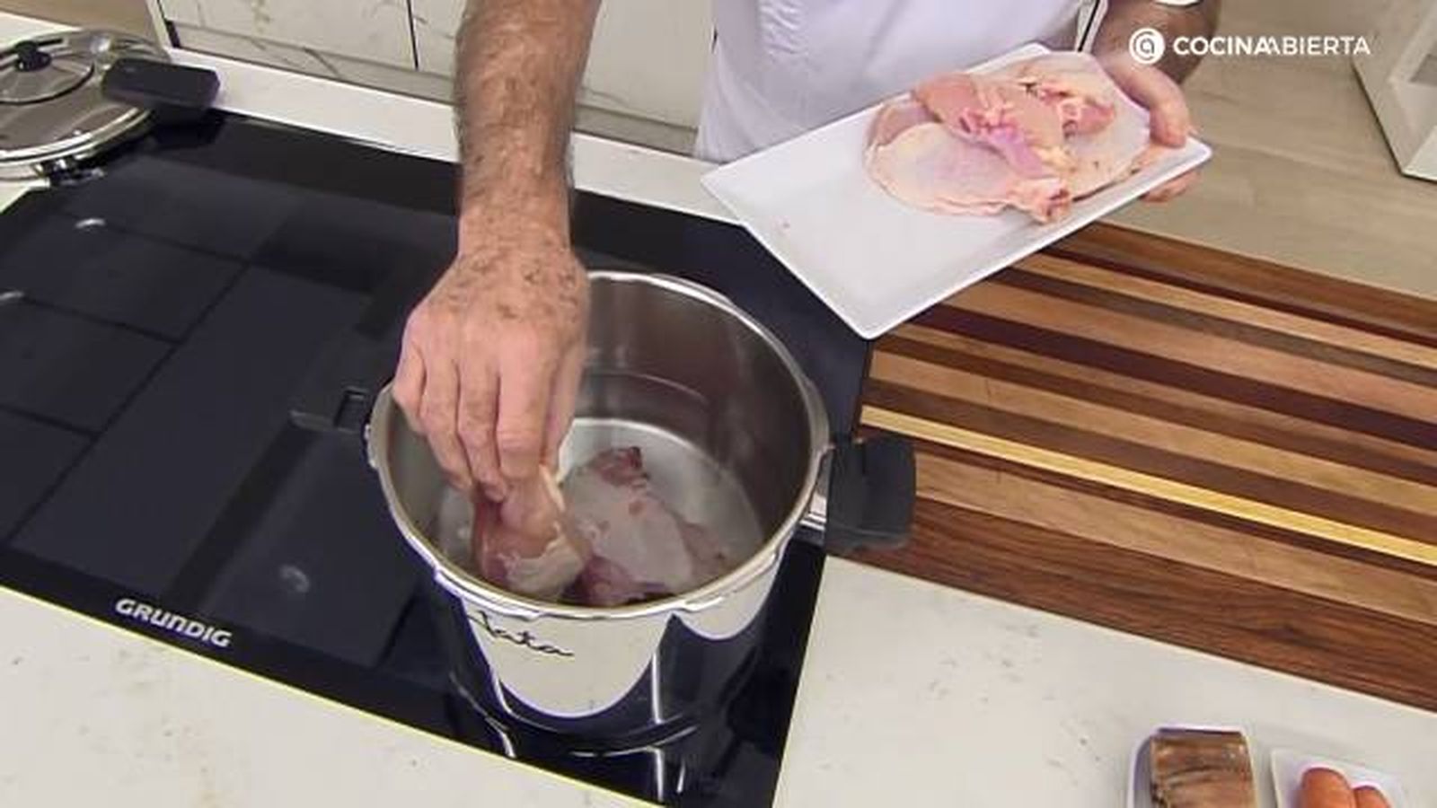 KARL7069 sopa gallina crujientes paso 1