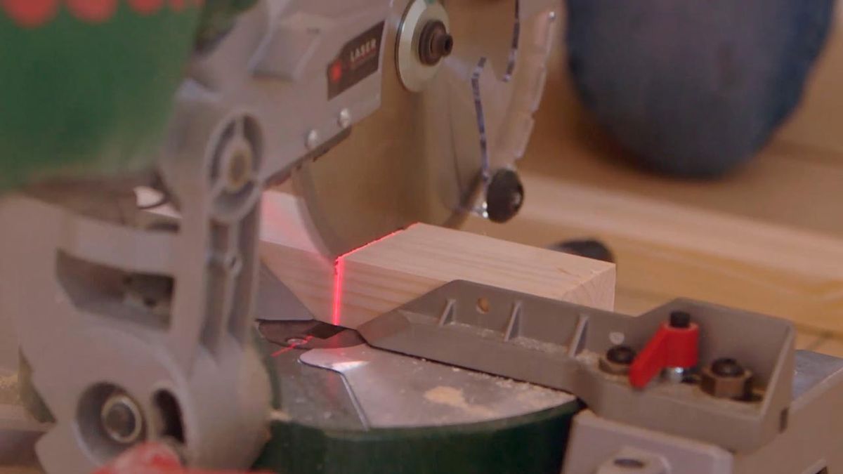 Cómo colocar un tabique de madera paso 1