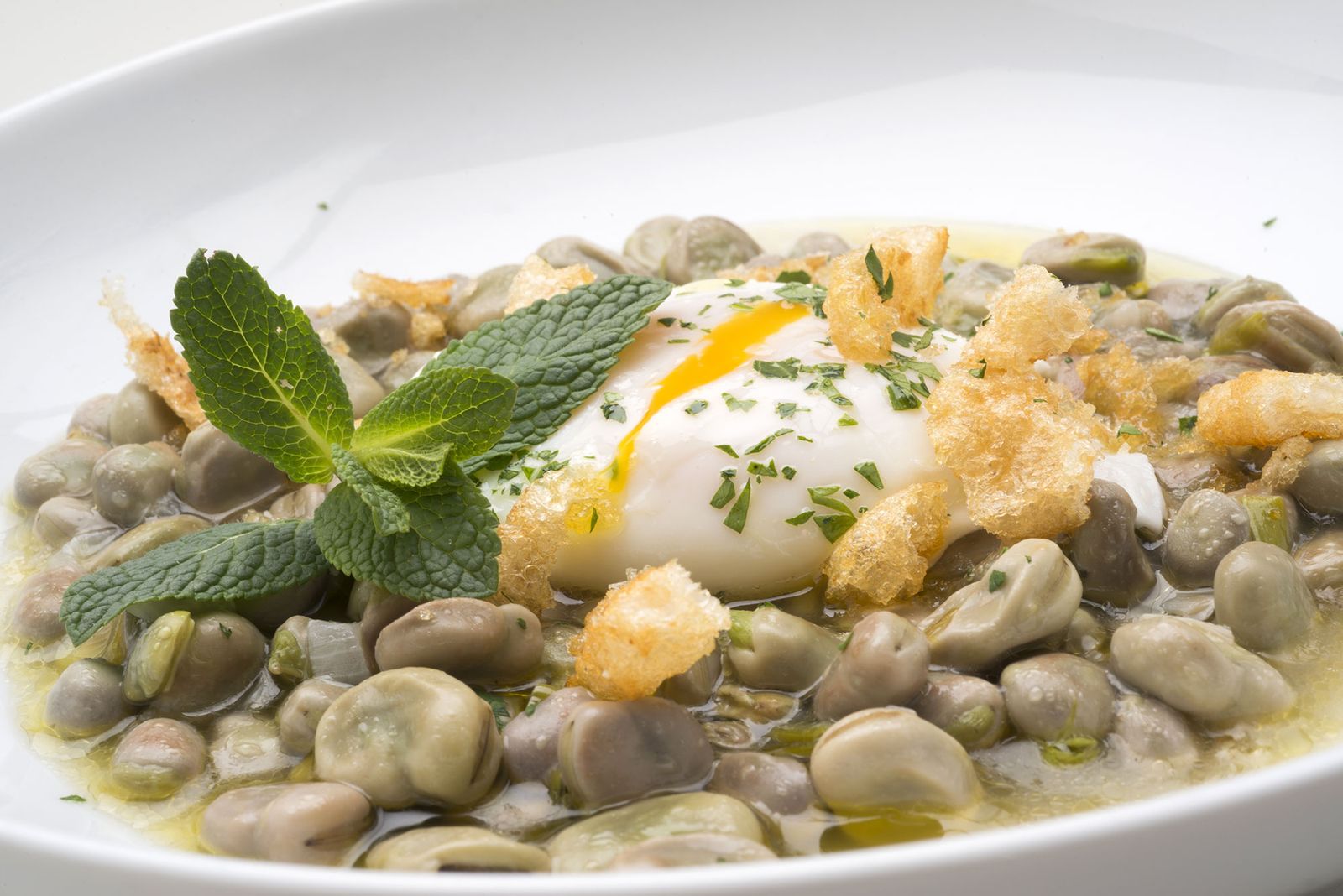 5939 1 Habas con huevo escalfado (1325) xl