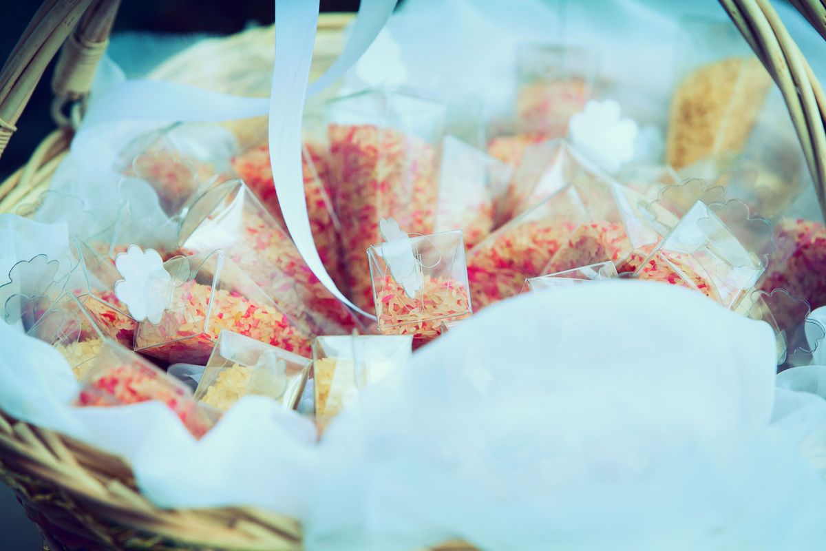 Ideas para presentar el arroz en una boda colores