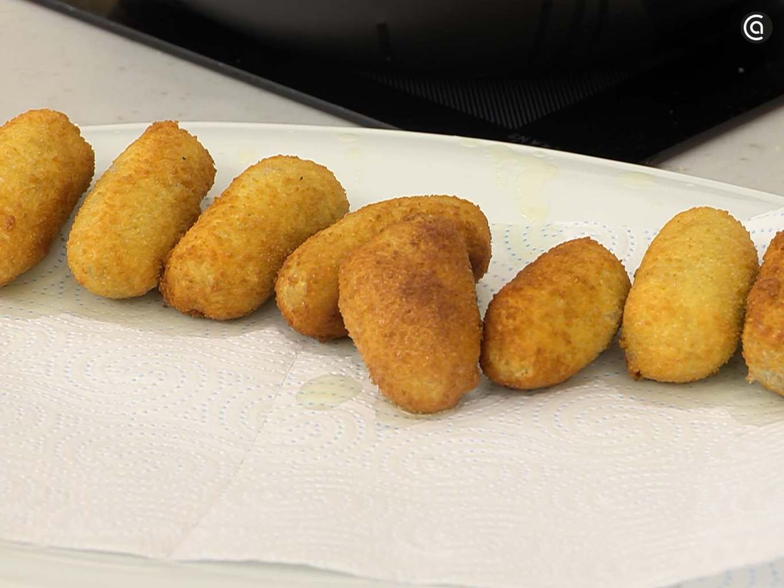 Croquetas en un plato