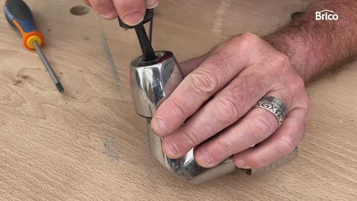 como arreglar un grifo bimando que gotea paso 6