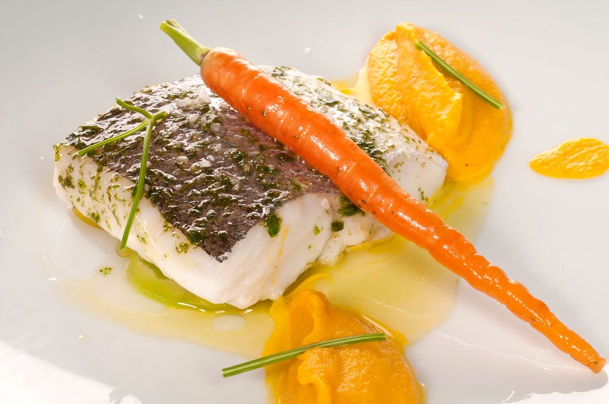 1333 Pescadilla al vapor con puré de zanahorias al curry (517) xl