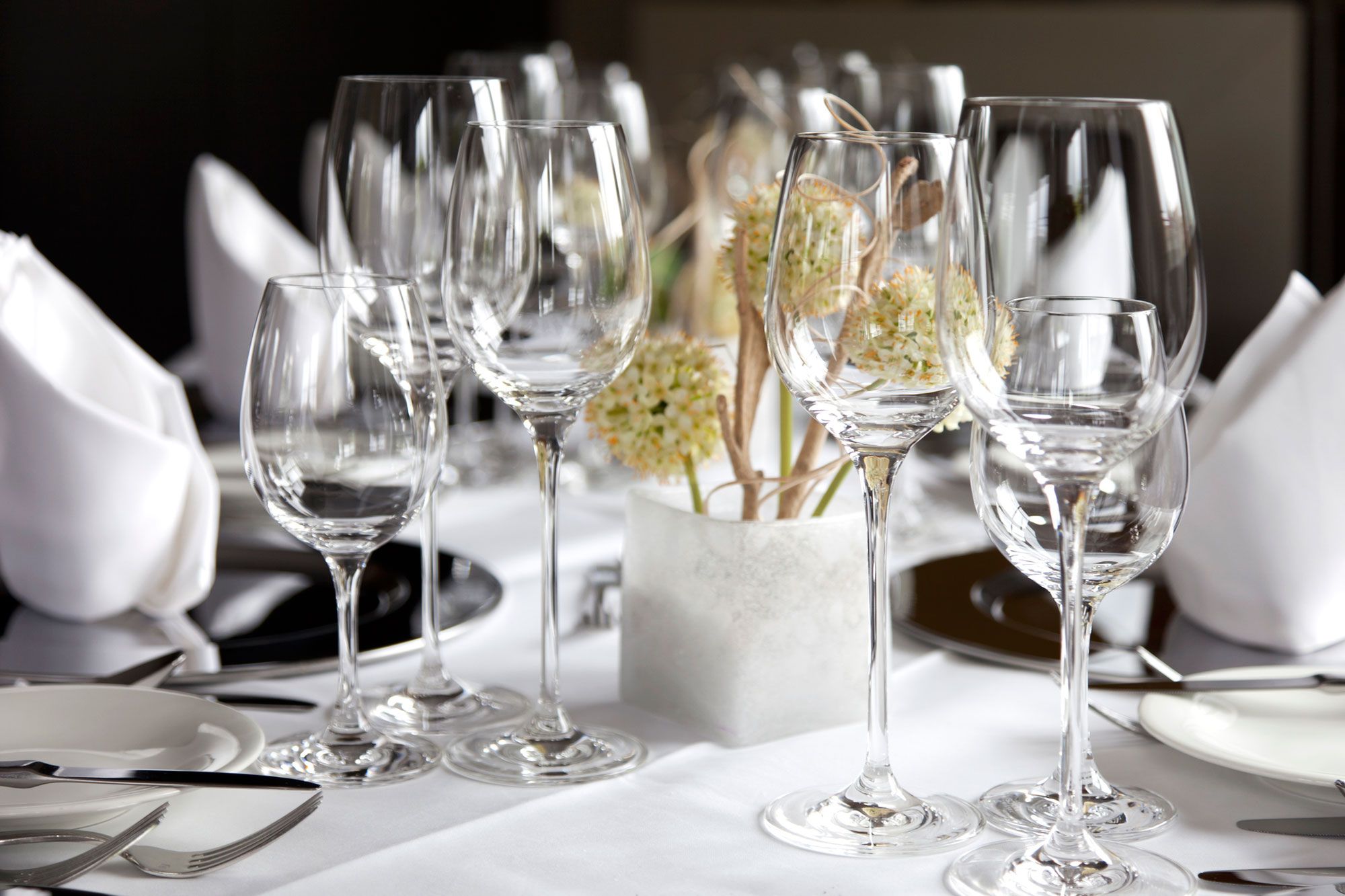 Secretos para poner una mesa elegante cristaleria