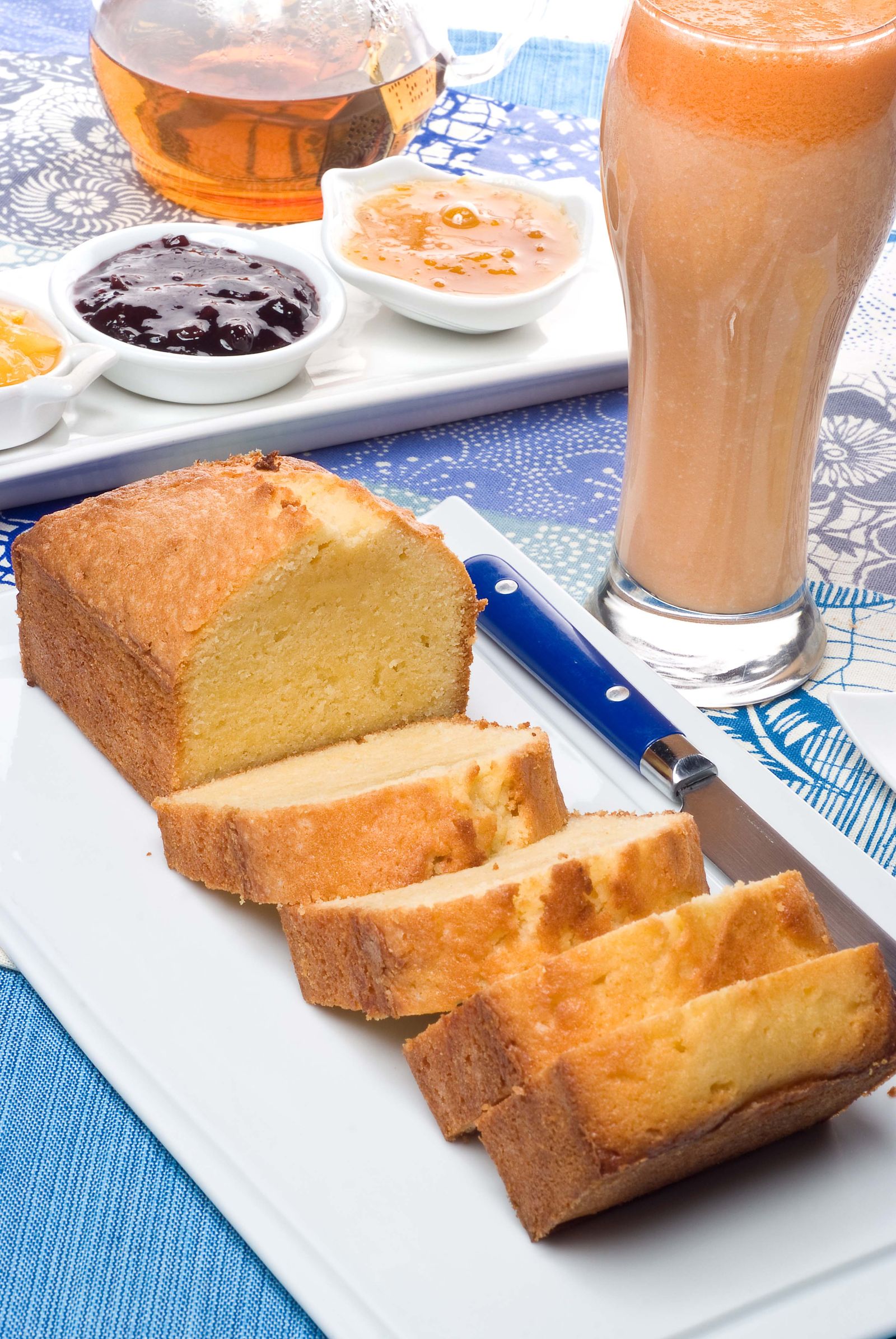 02.  Cuatro cuartos y batido de yogur