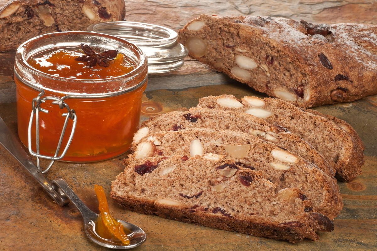 1703 Pan integral de frutos secos y mermelada de naranja y calabaza (887) xl