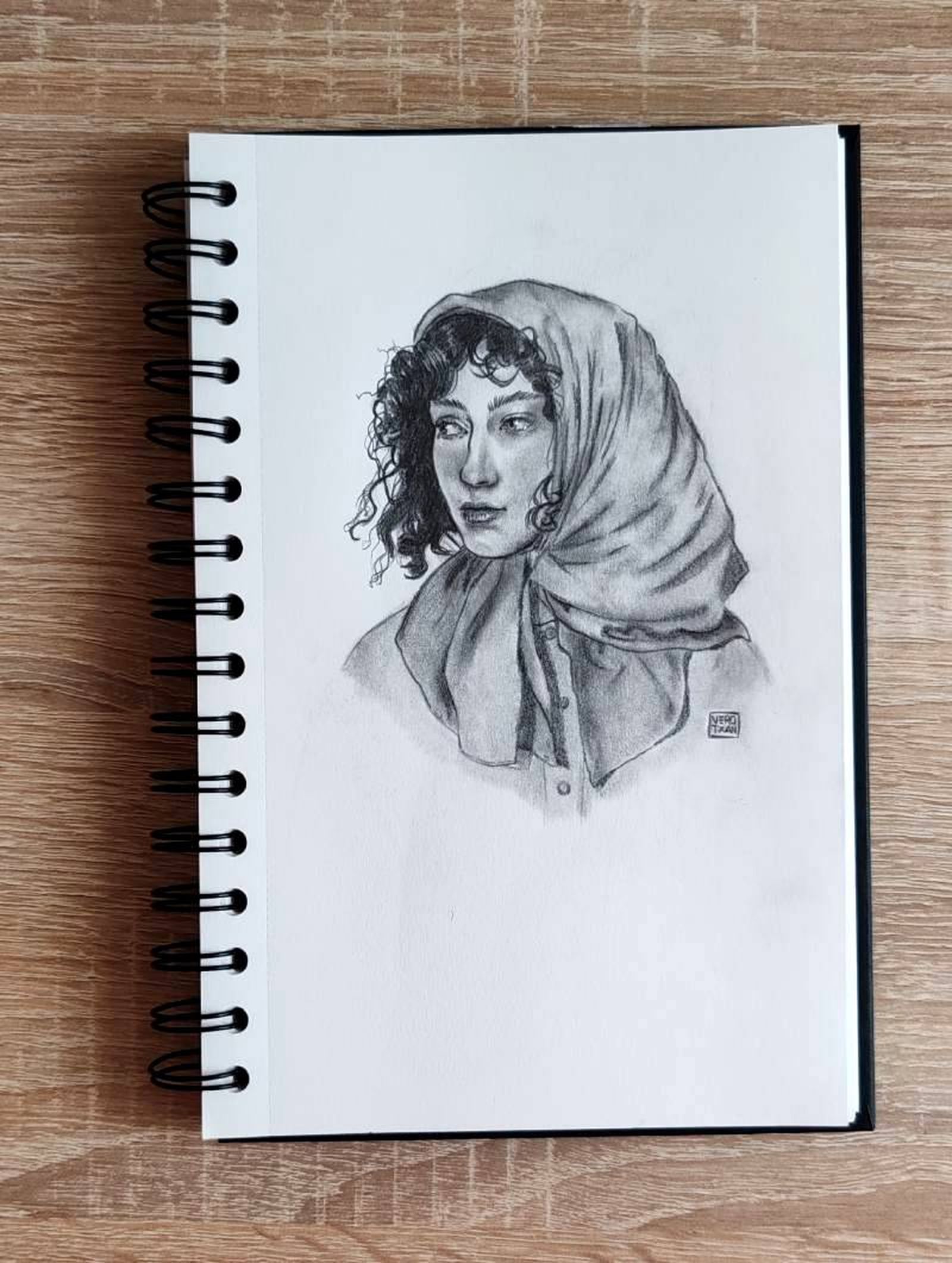 Dibujo de mujer a lápiz. / Autora: Verotxan