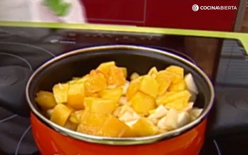 Cocina la fruta fresca hasta que esté bien tierna