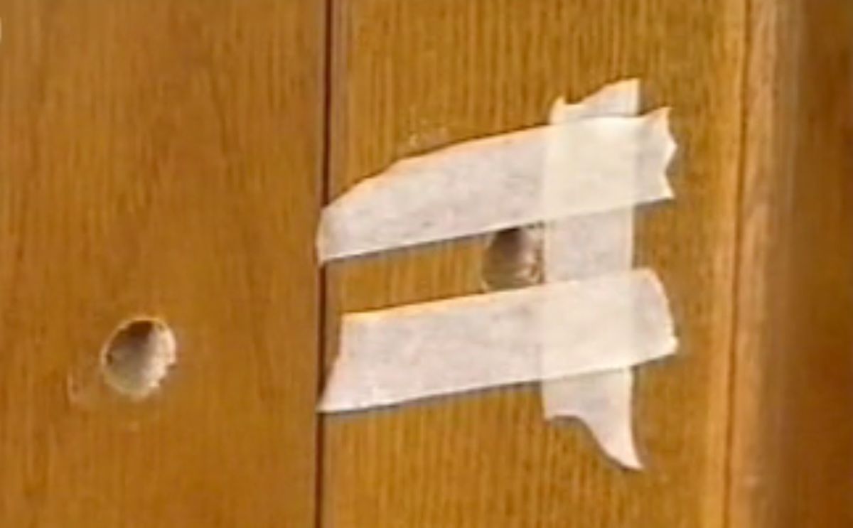 Cómo cambiar el pomo de un armario paso 3