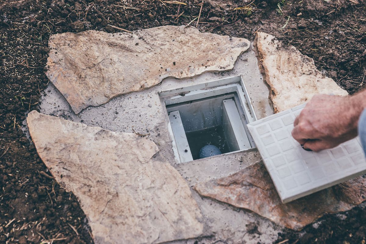 Cómo instalar un desagüe y una arqueta en el jardín paso 13