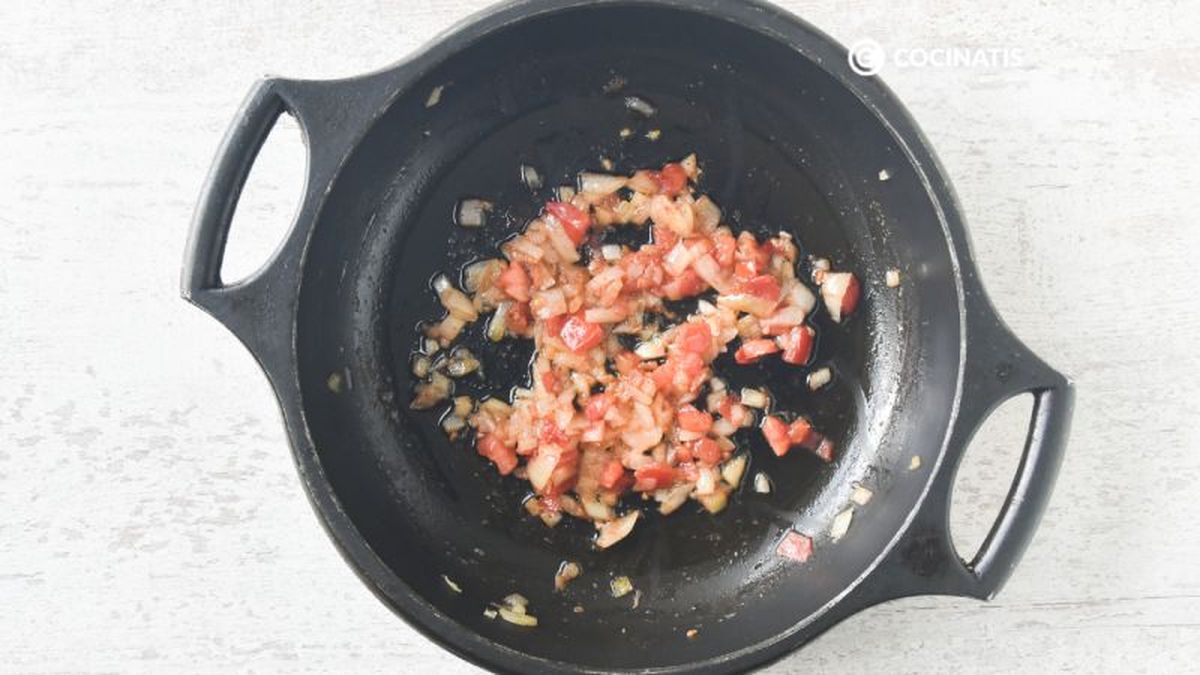 Sofrito de tomate para los garbanzos
