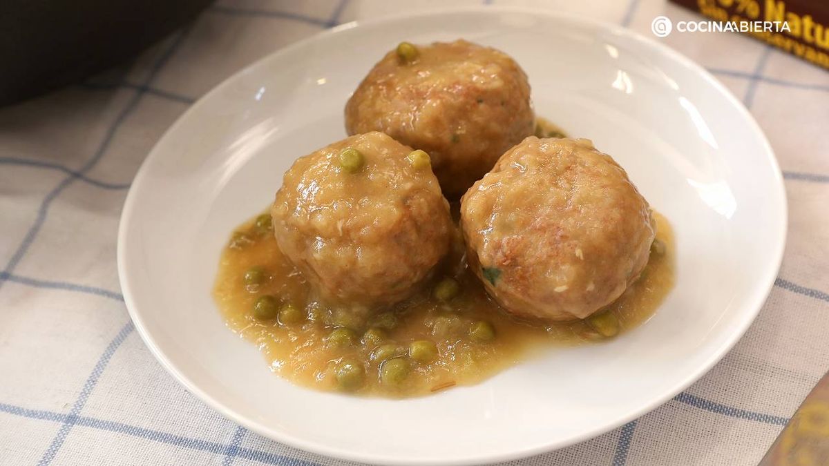 Albóndigas al vino con caldo de pollo Gallina Blanca