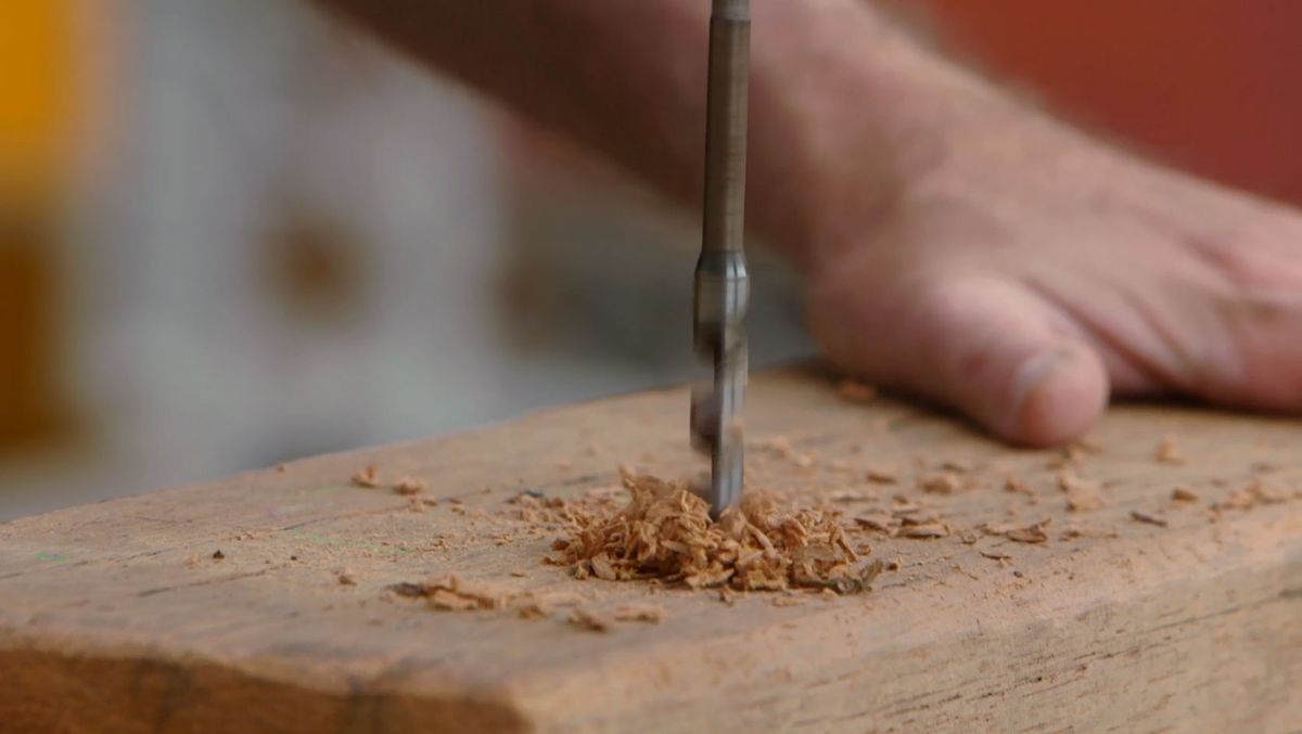 Cómo hacer una lámpara con una viga de madera paso 2