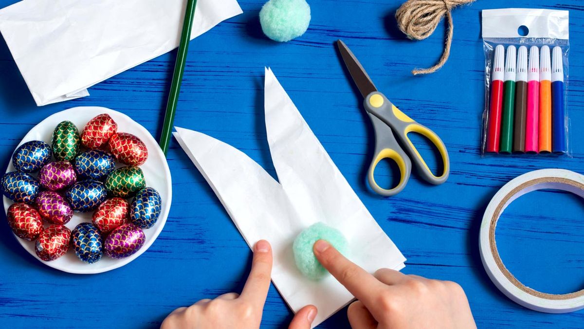 ideas creativas envolver regalos originales conejo paso 3