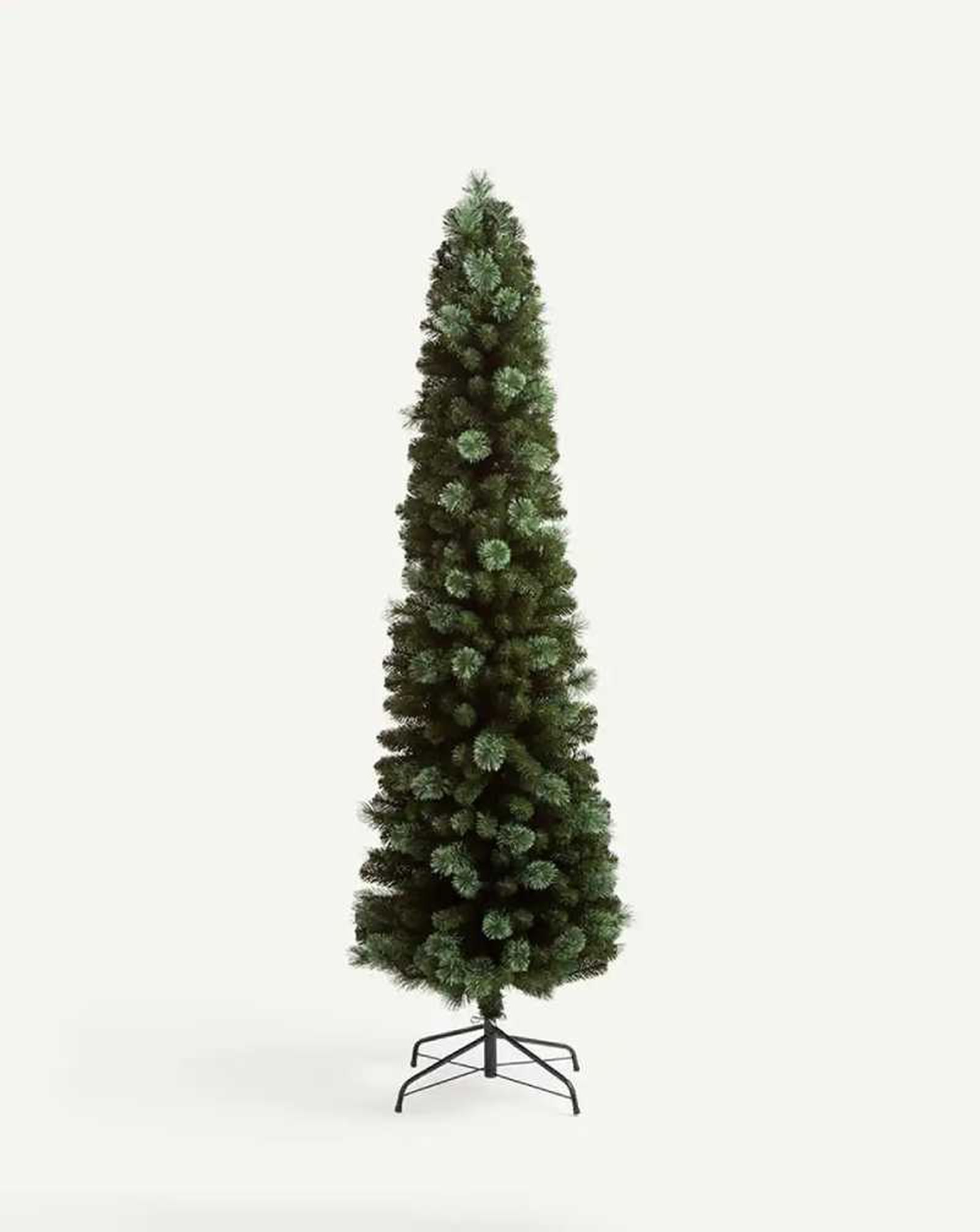 Árbol de Navidad verde estrecho.