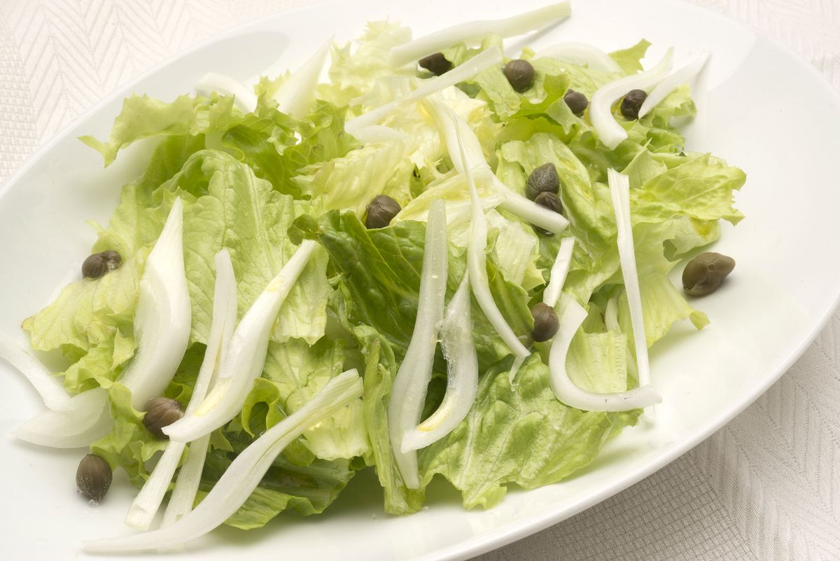 5866 2 Ensalada de lechuga, cebolleta y alcaparras xl
