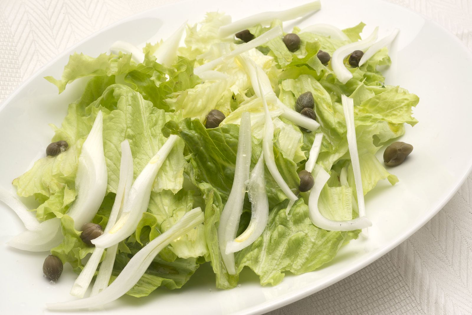 5866 2 Ensalada de lechuga, cebolleta y alcaparras xl