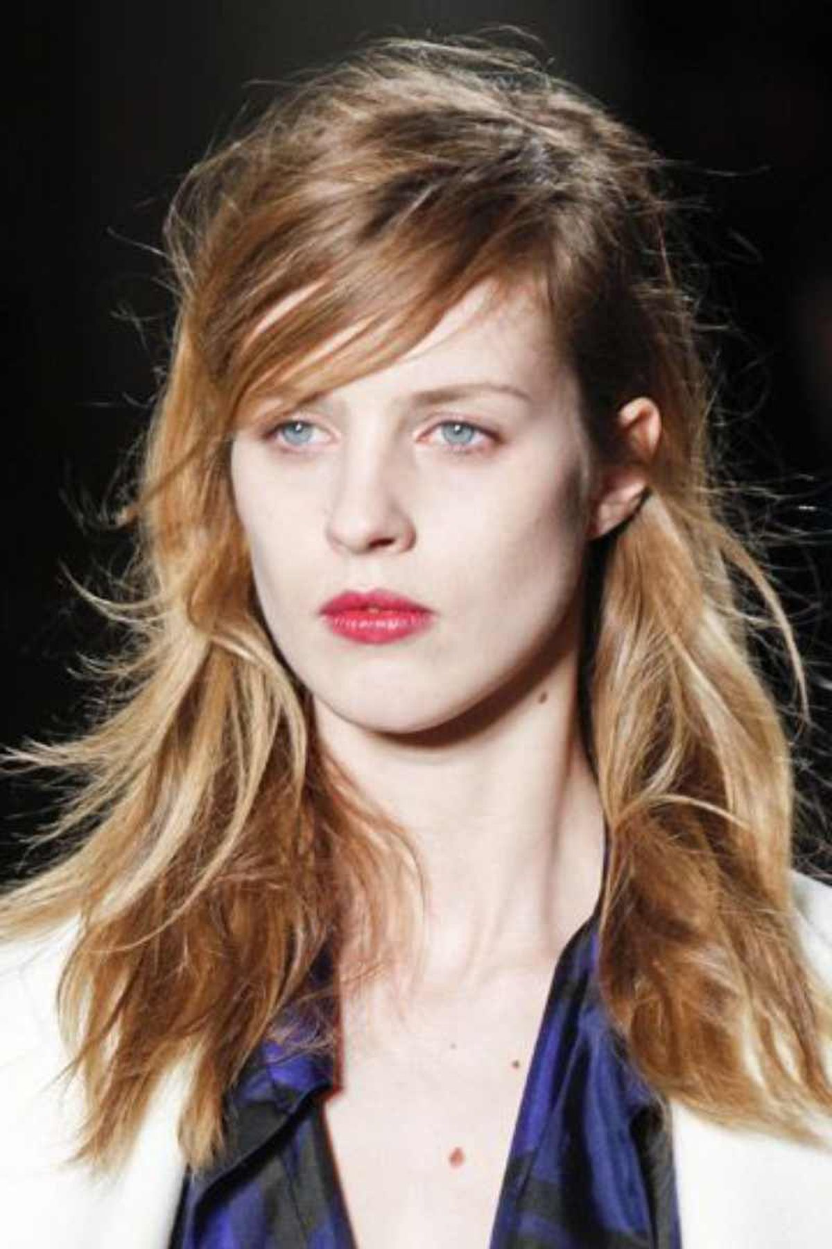 Melena lisa con efecto despeinado