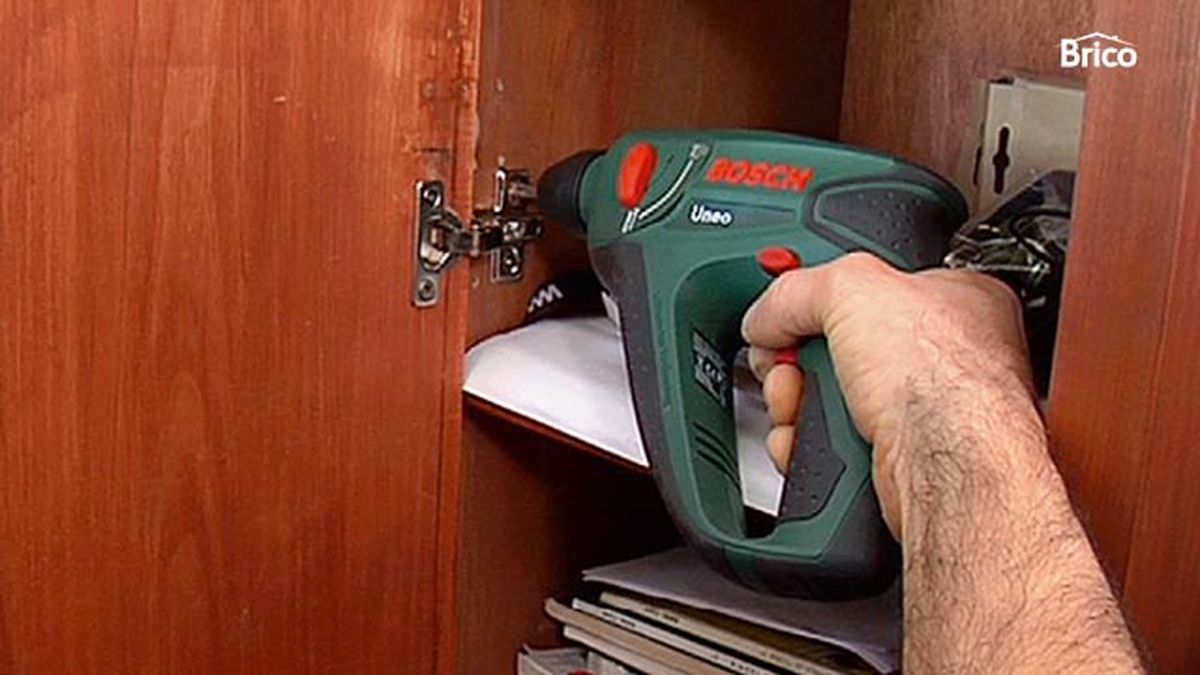 Como cambiar las bisagras de un armario paso a paso 8