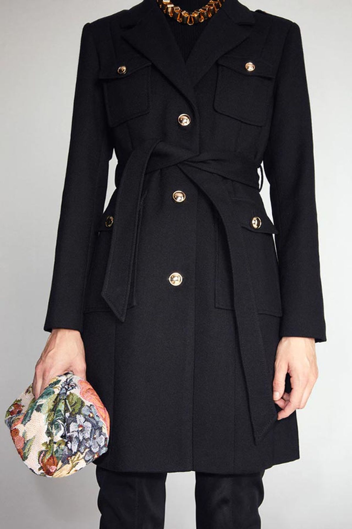 4 abrigos de sfera por menos de 70 euros entre los que no sabras cual elegir militar cinturon