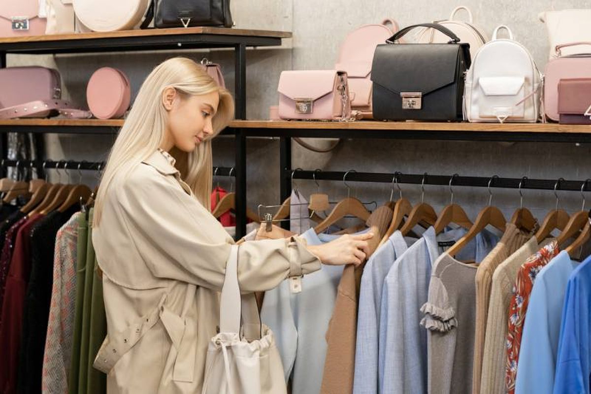 Opta por prendas de calidad y colores neutros