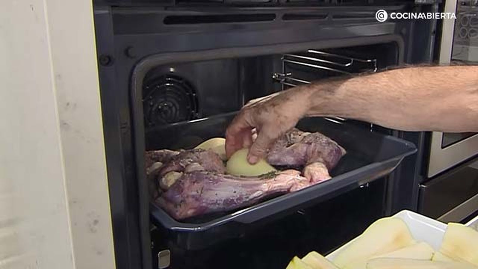 KARL70180322 receta salsa cordero asado paso 1