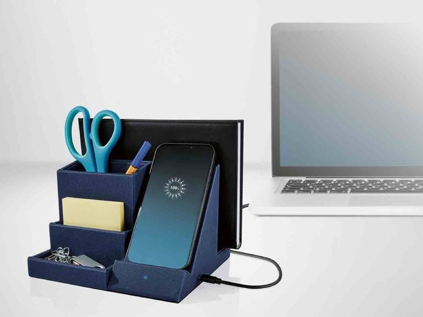 Organizador con carga USB.
