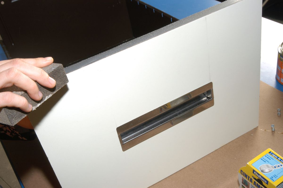 Pintar archivador metálico paso 12