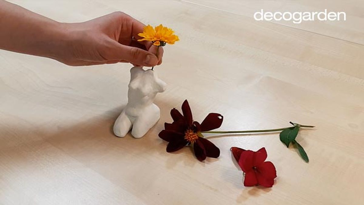 como hacer una escultura de mujer con arcilla paso 9