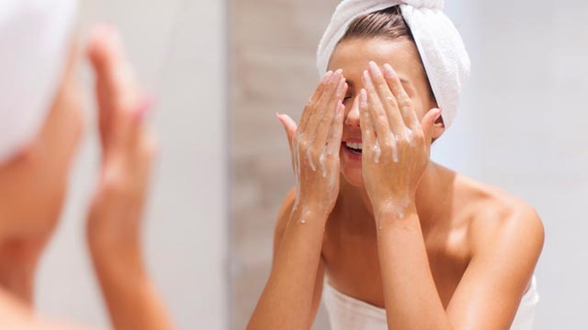 tipos de limpiadores faciales desmaquillantes