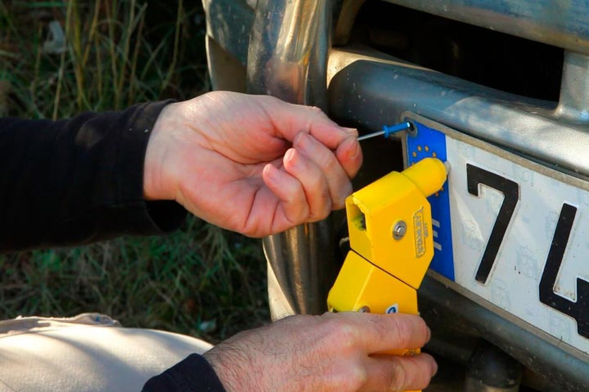 Cómo hacer remaches en flor paso 5