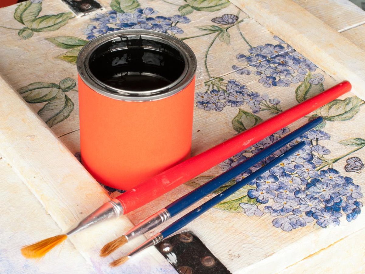 Materiales para hacer decoupage sobre madera.