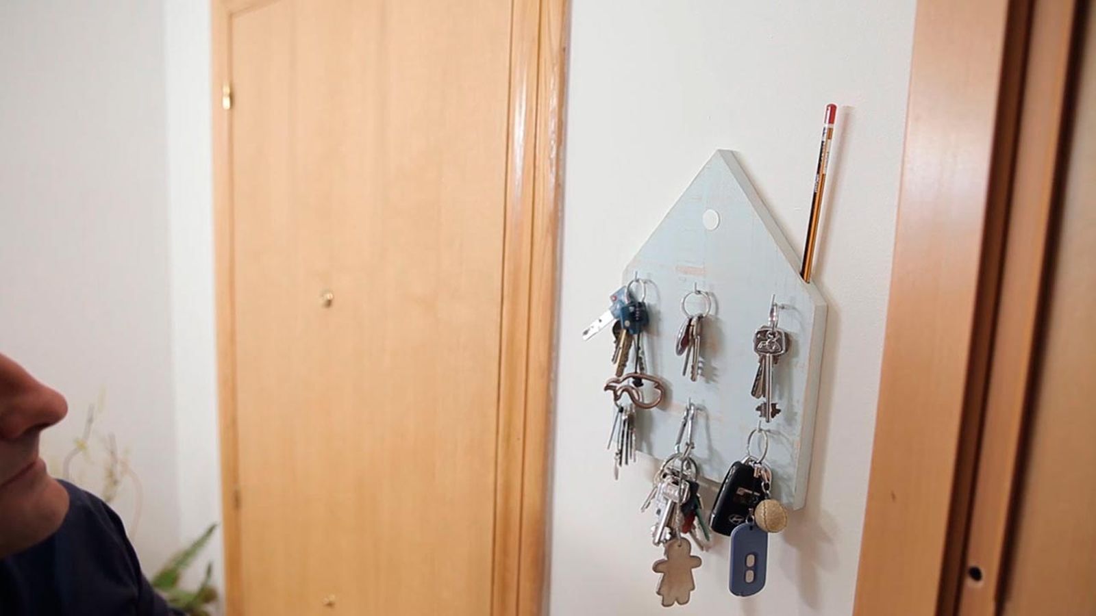 Cómo hacer un cuelga llaves con forma de casa
