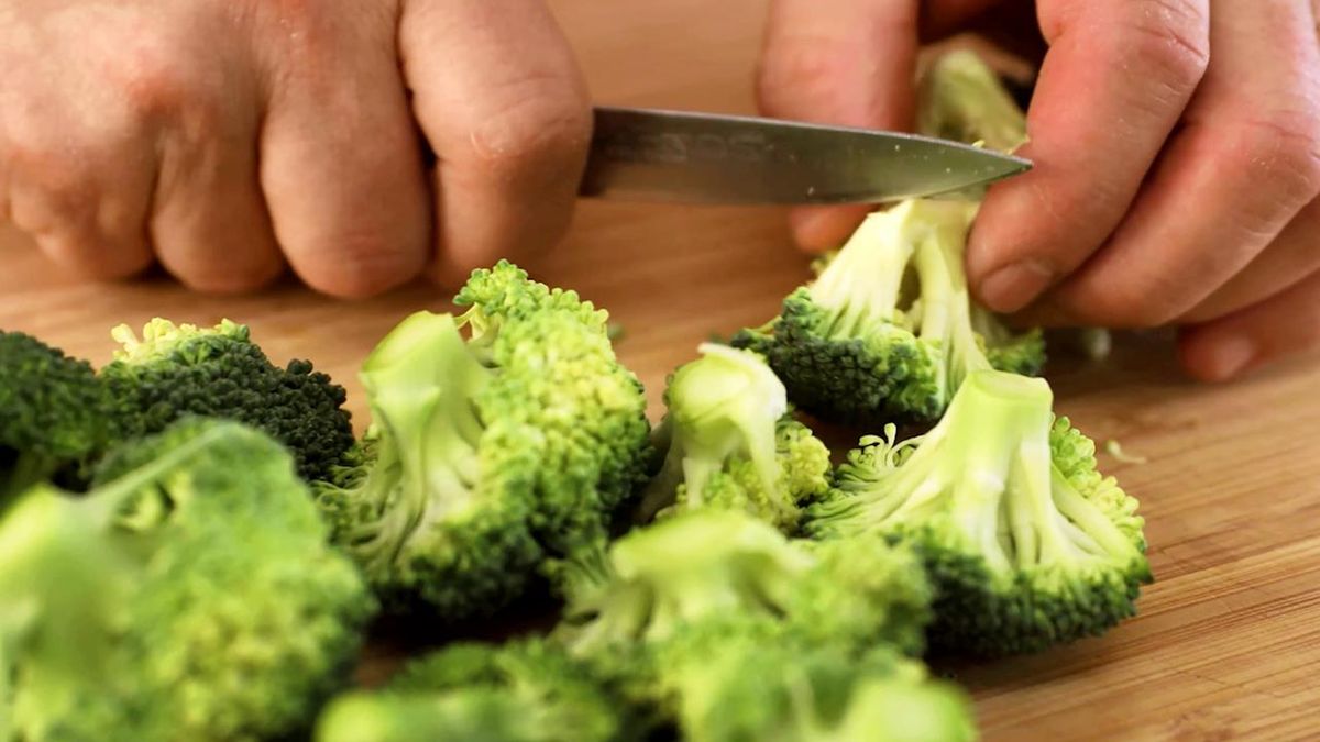 Receta de tallarines con brócoli y pollo  paso 1