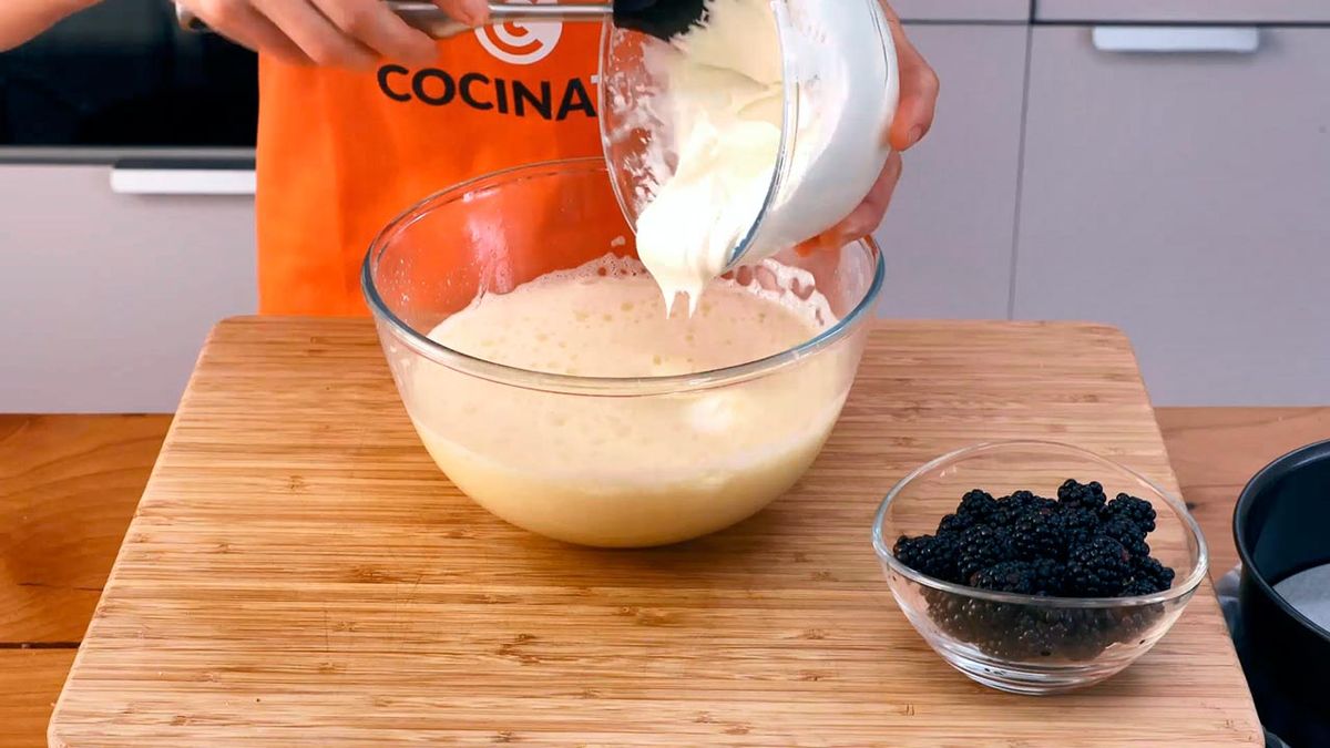 Receta de tarta fit de queso y moras  paso 2