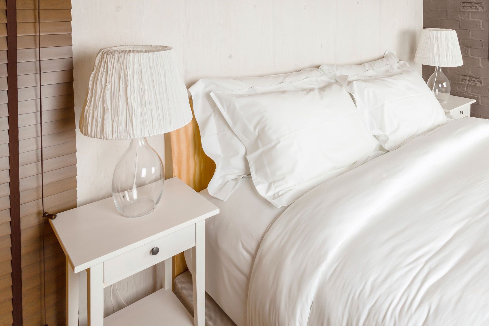 Cómo hacer que el dormitorio parezca más grande   complementos