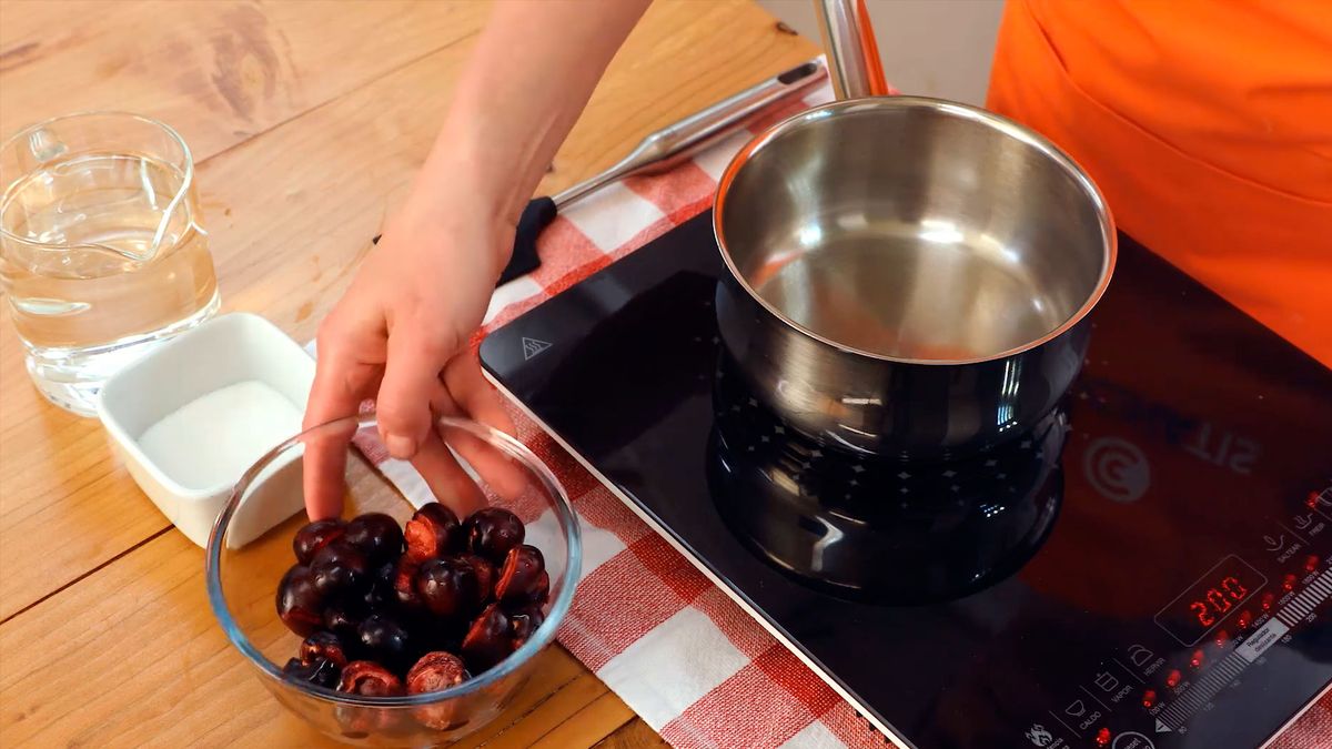 Receta de panacota con salsa de cerezas   paso 6